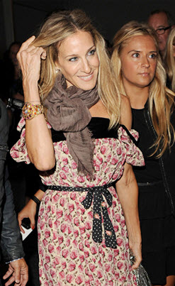 Sarah Jessica Parker wearing Love Quotes scarf