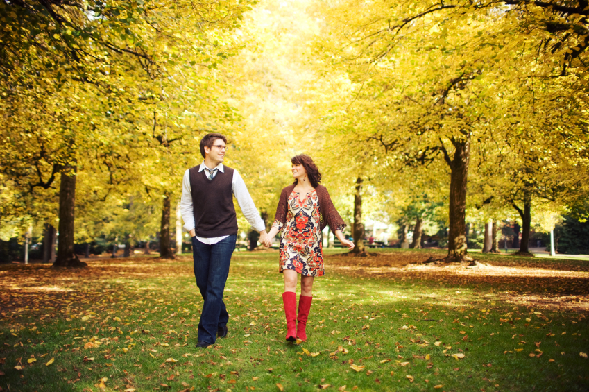fall_couple_walking